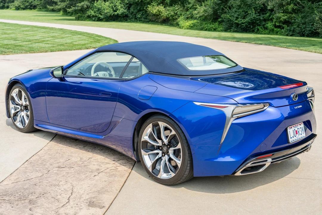 2021 Lexus LC - Image 14 of 31