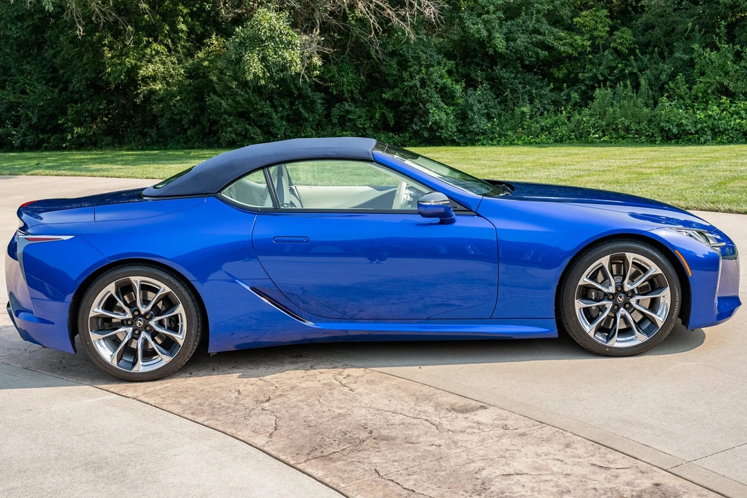 2021 Lexus LC - Image 11 of 31