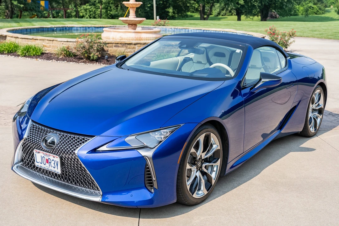 2021 Lexus LC - Image 16 of 31