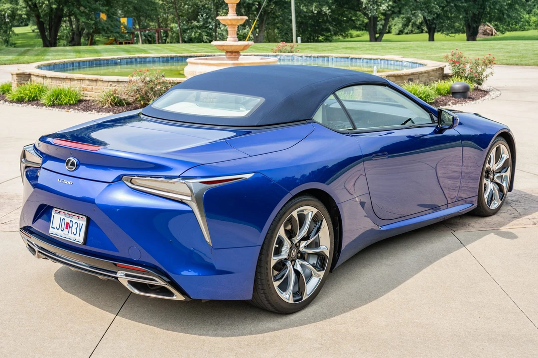 2021 Lexus LC - Image 12 of 31