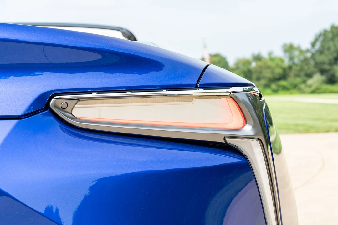 2021 Lexus LC - Image 27 of 31