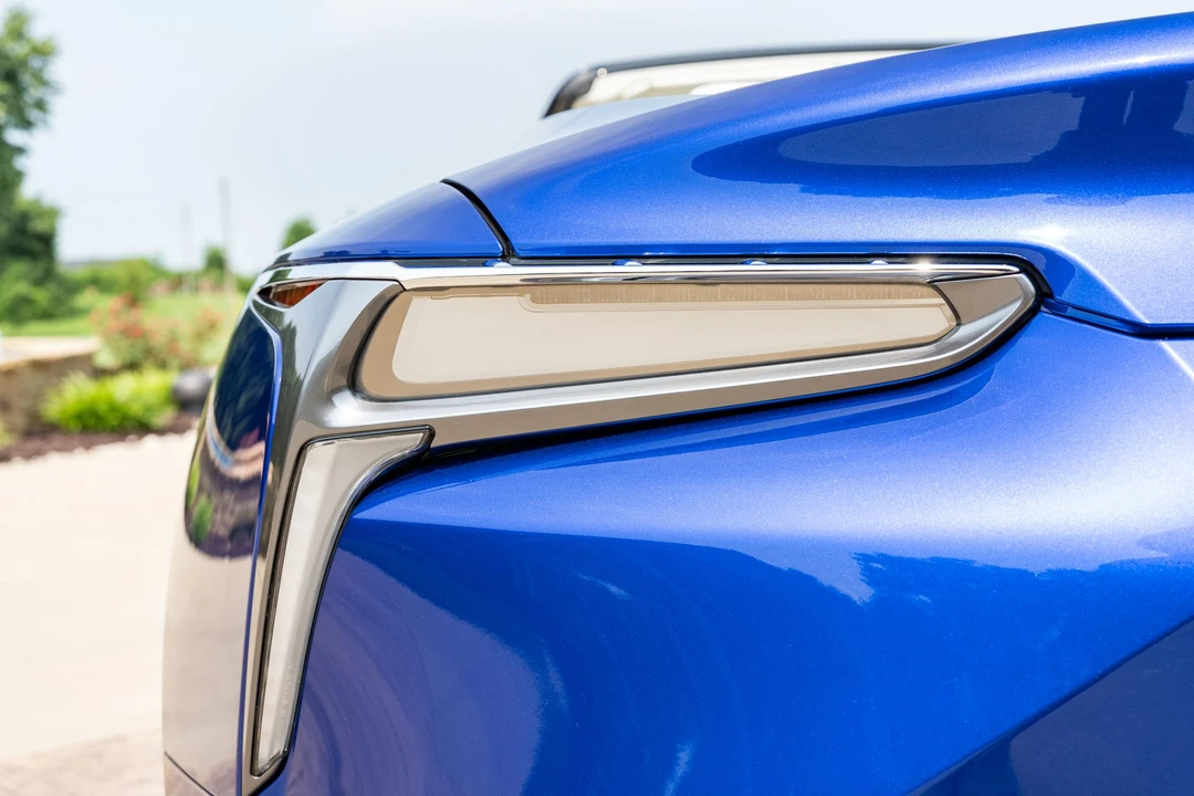 2021 Lexus LC - Image 28 of 31