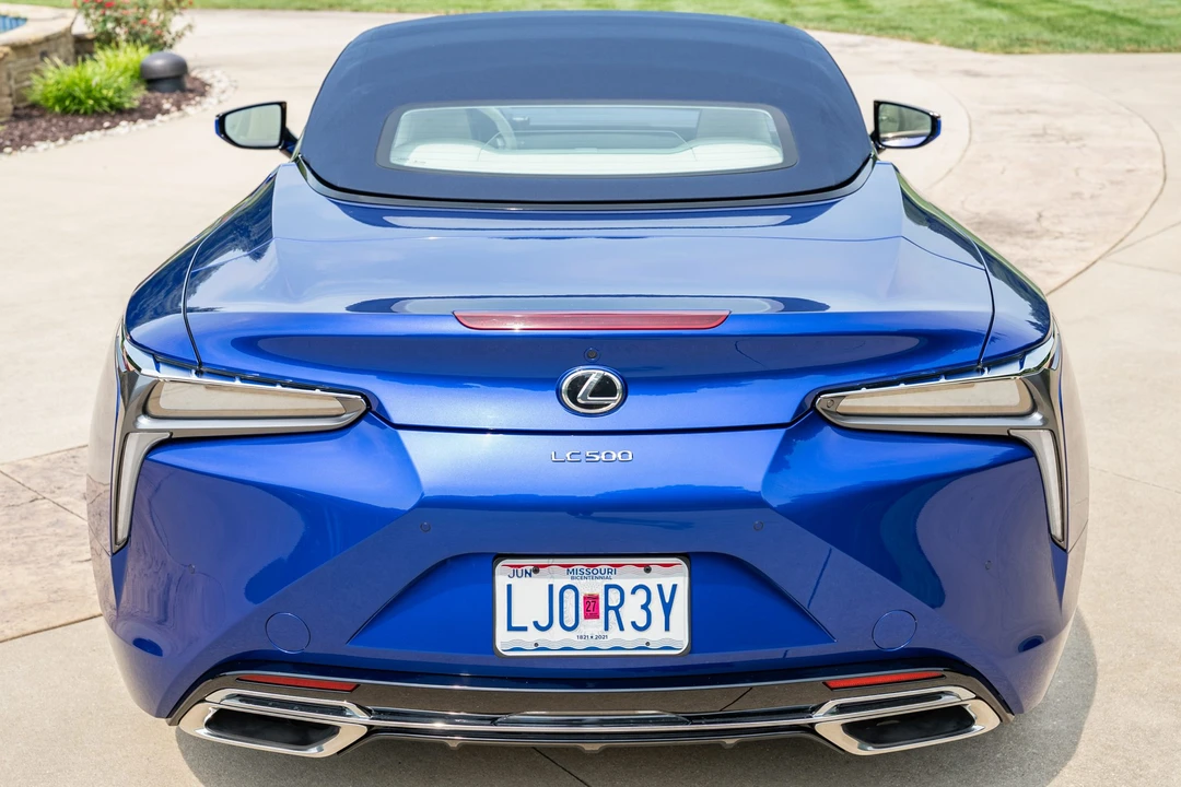 2021 Lexus LC - Image 13 of 31