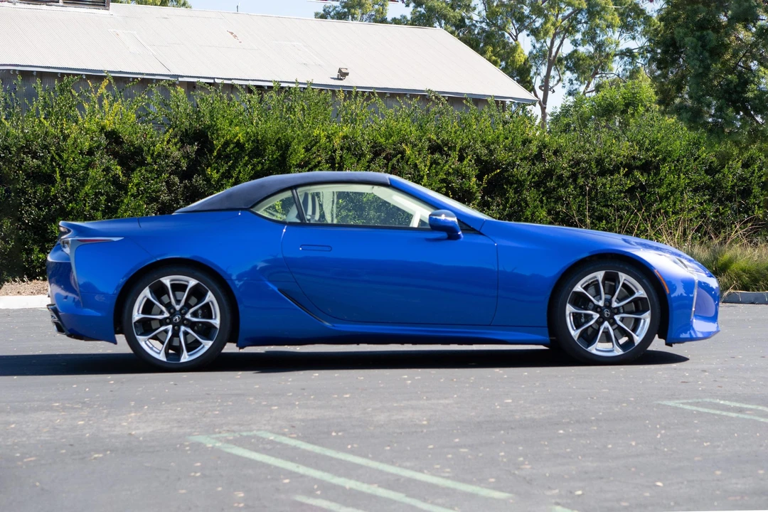 2021 Lexus LC - Image 24 of 31