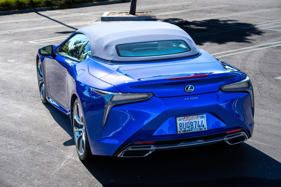 2021 Lexus LC - Image 29 of 31