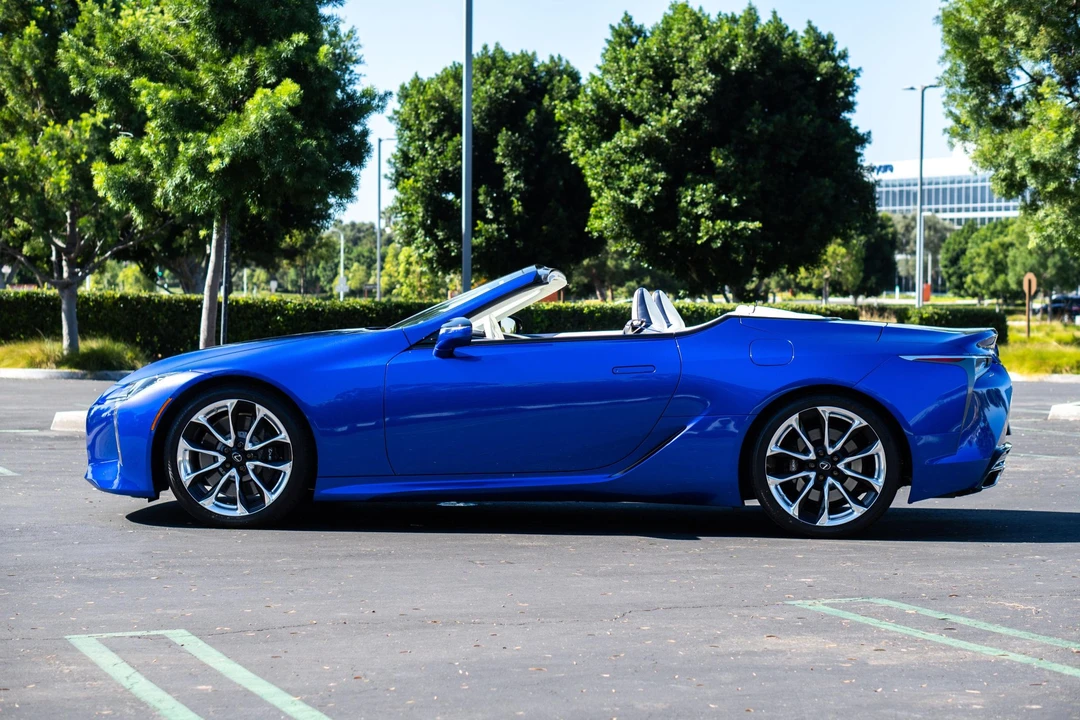 2021 Lexus LC - Image 16 of 31