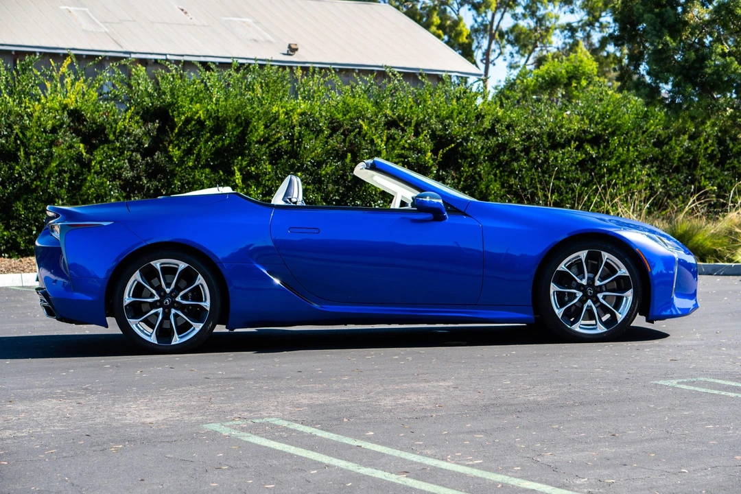 2021 Lexus LC - Image 9 of 31
