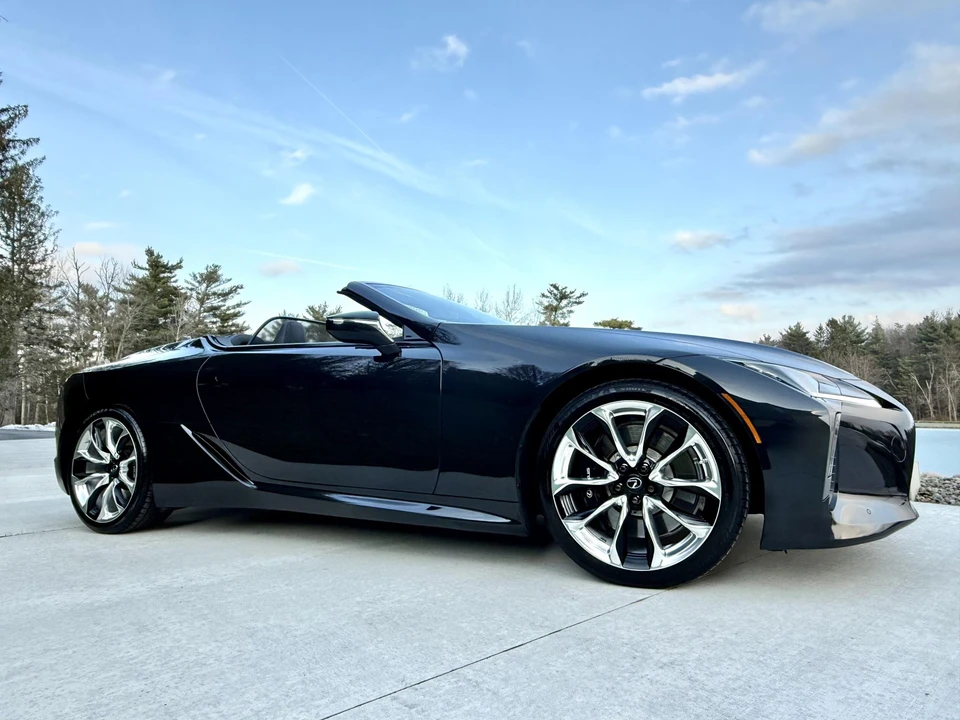 2021 Lexus LC - Image 26 of 31