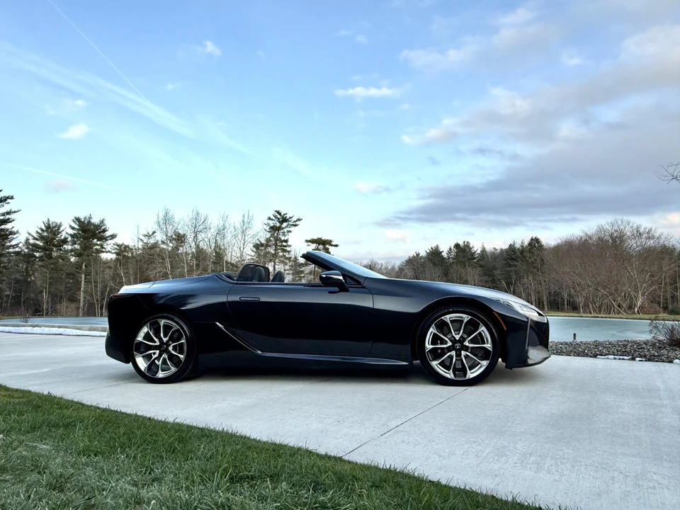 2021 Lexus LC - Image 25 of 31