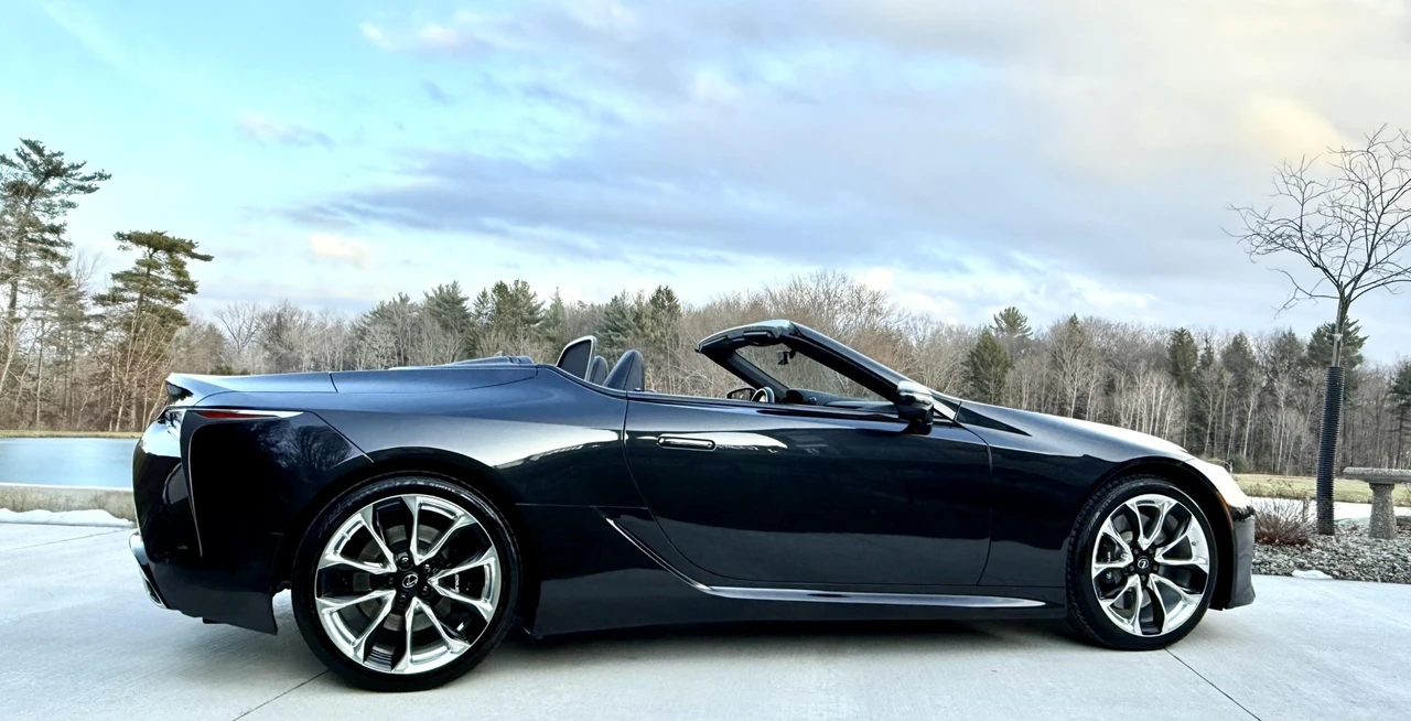 2021 Lexus LC - Image 24 of 31