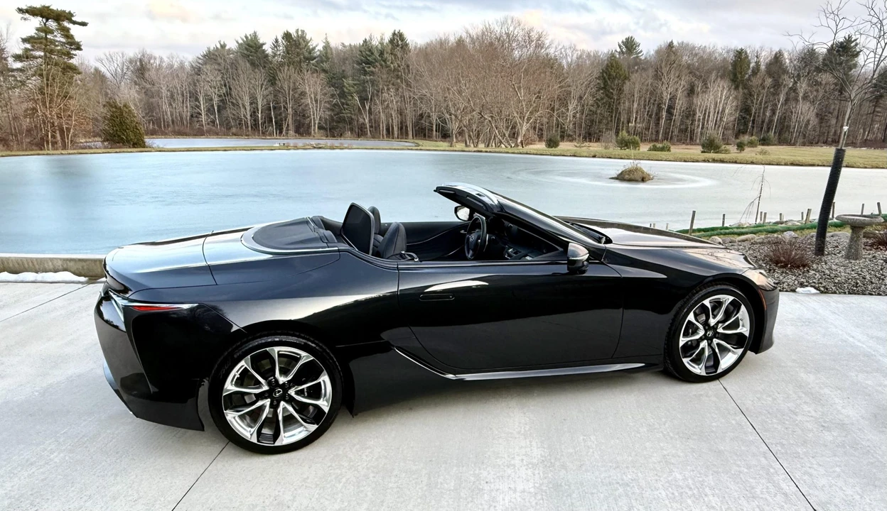 2021 Lexus LC - Image 23 of 31