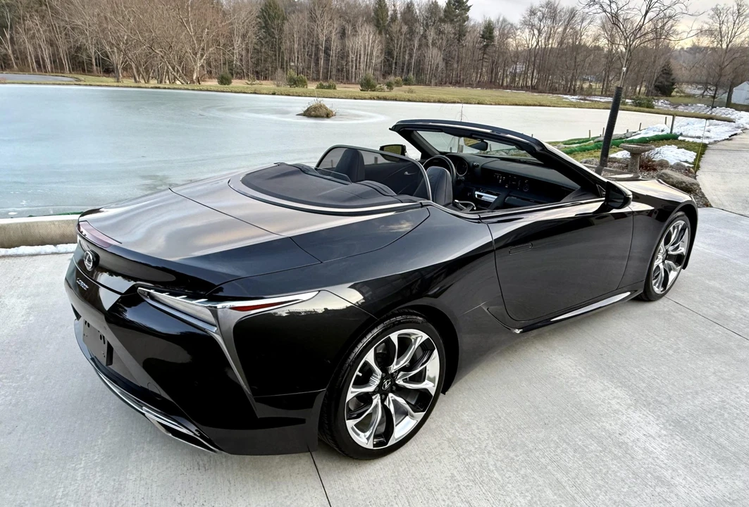 2021 Lexus LC - Image 21 of 31