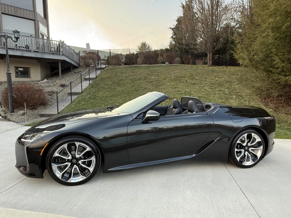 2021 Lexus LC - Image 14 of 31