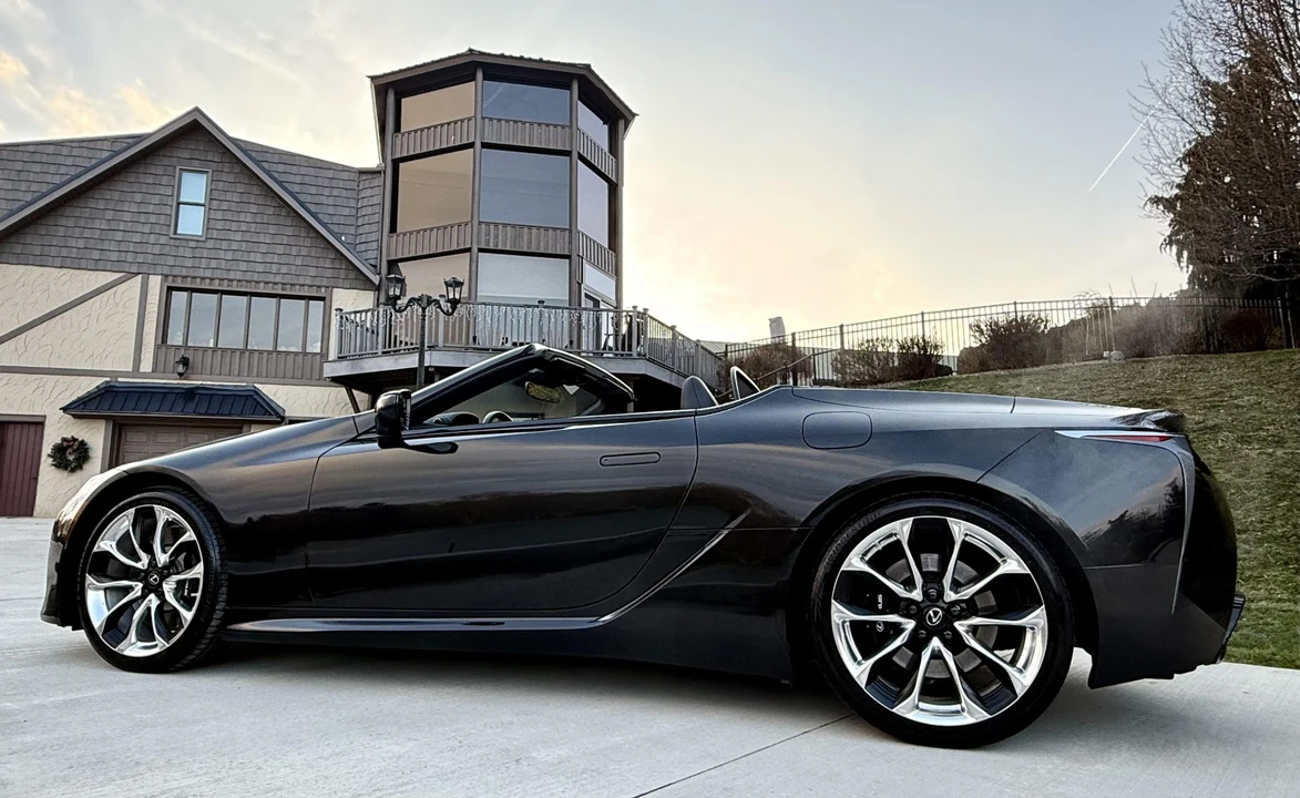 2021 Lexus LC - Image 16 of 31