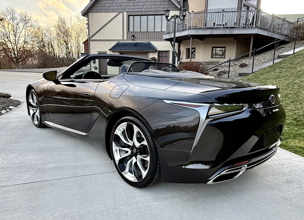 2021 Lexus LC - Image 17 of 31