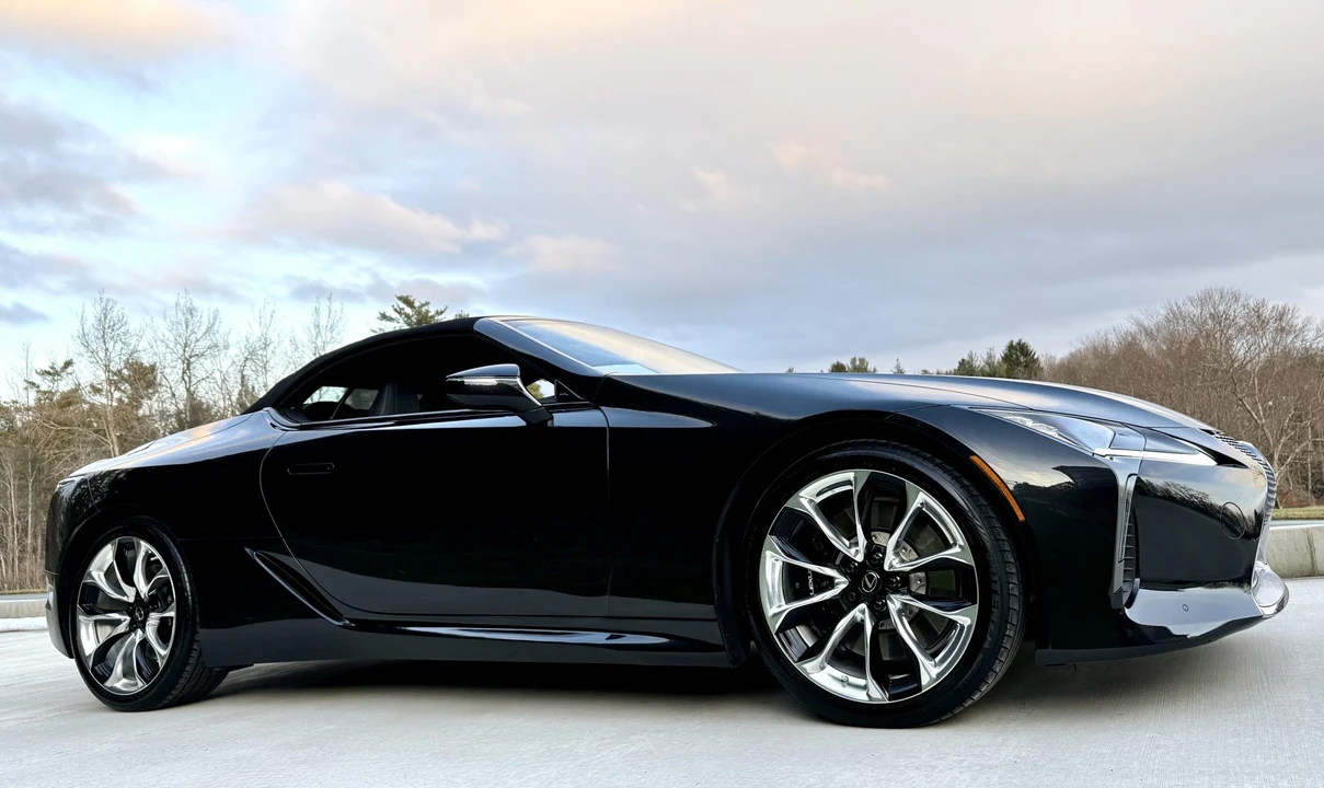 2021 Lexus LC - Image 9 of 31