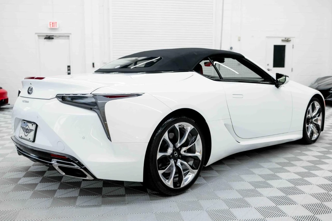 2021 Lexus LC - Image 13 of 31