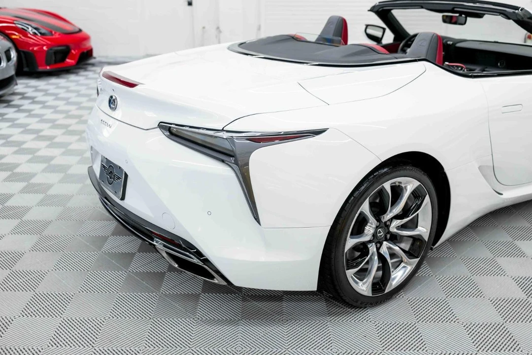 2021 Lexus LC - Image 25 of 31