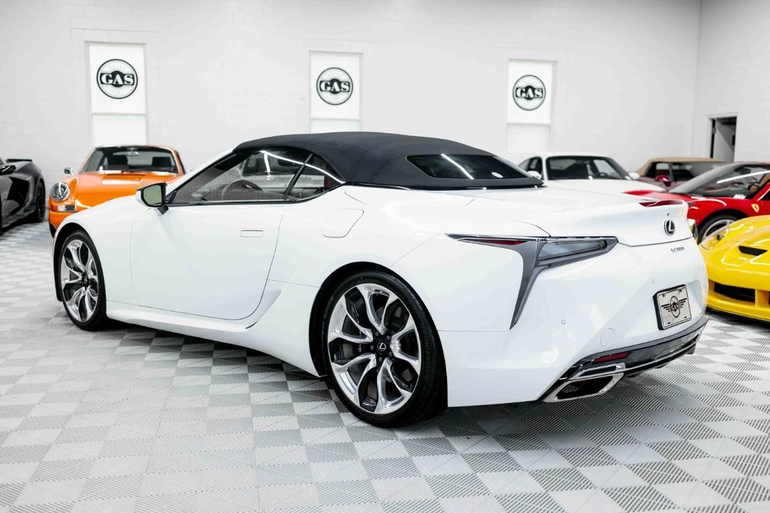 2021 Lexus LC - Image 14 of 31