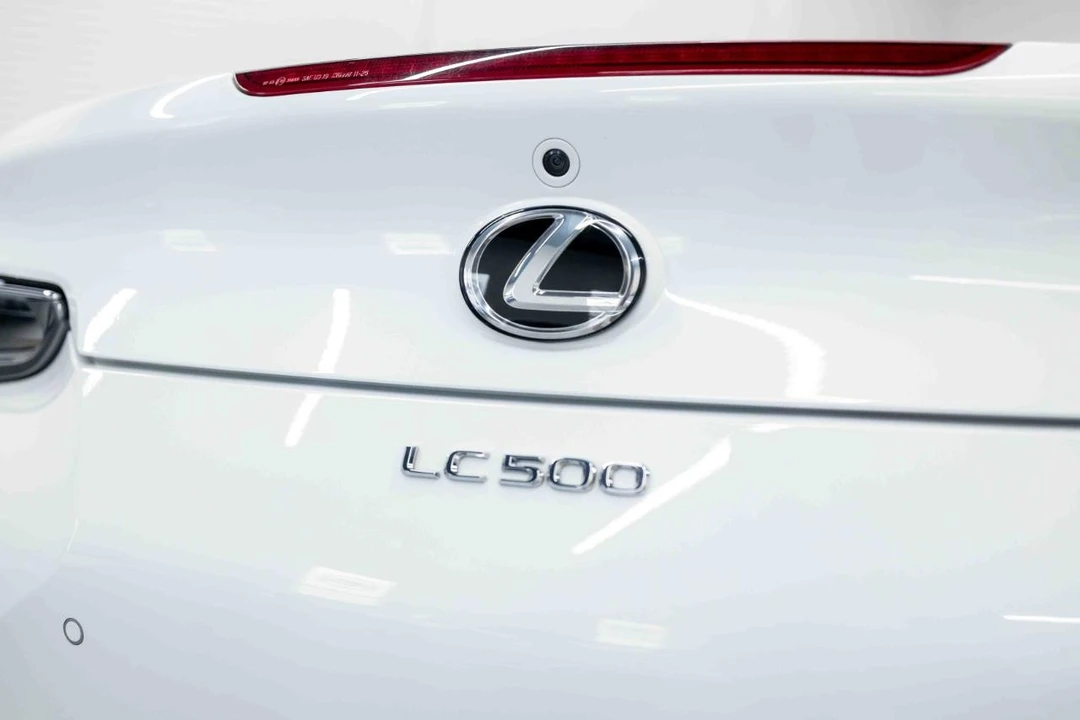 2021 Lexus LC - Image 28 of 31