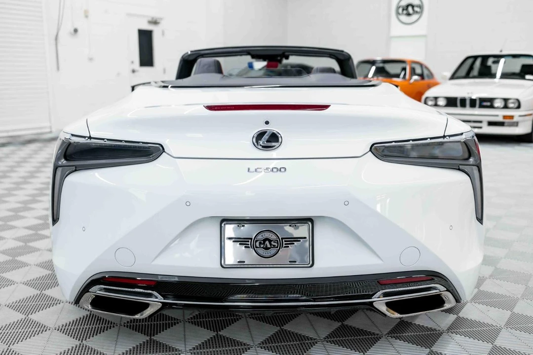 2021 Lexus LC - Image 8 of 31