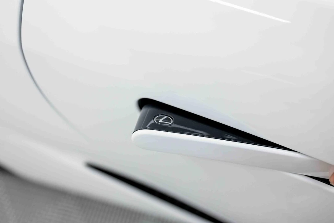 2021 Lexus LC - Image 24 of 31