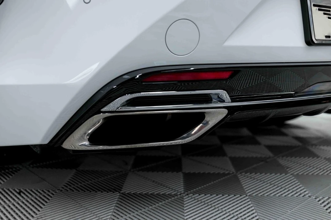 2021 Lexus LC - Image 31 of 31