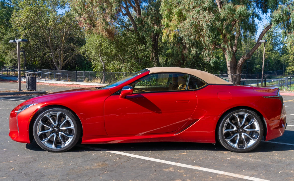2021 Lexus LC - Image 11 of 31