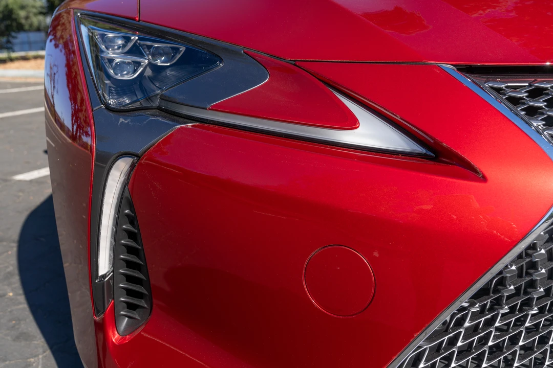 2021 Lexus LC - Image 18 of 31