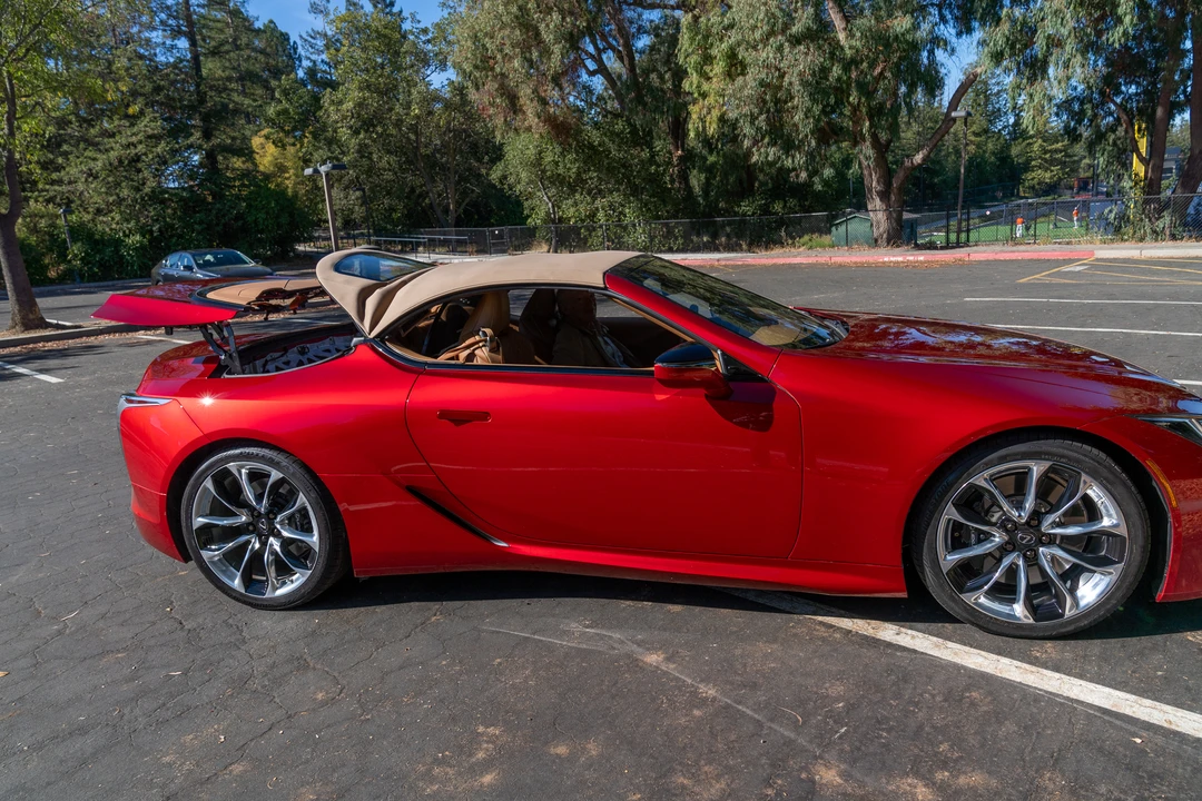 2021 Lexus LC - Image 29 of 31