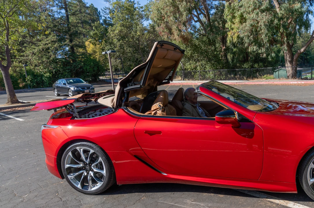 2021 Lexus LC - Image 30 of 31