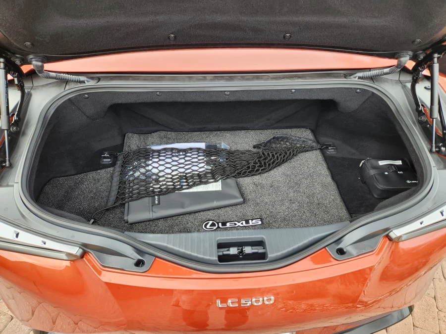 2021 Lexus LC - Image 29 of 31