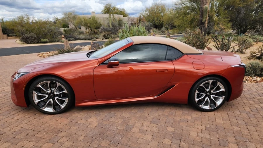 2021 Lexus LC - Image 9 of 31