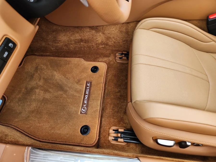 2021 Lexus LC - Image 26 of 31