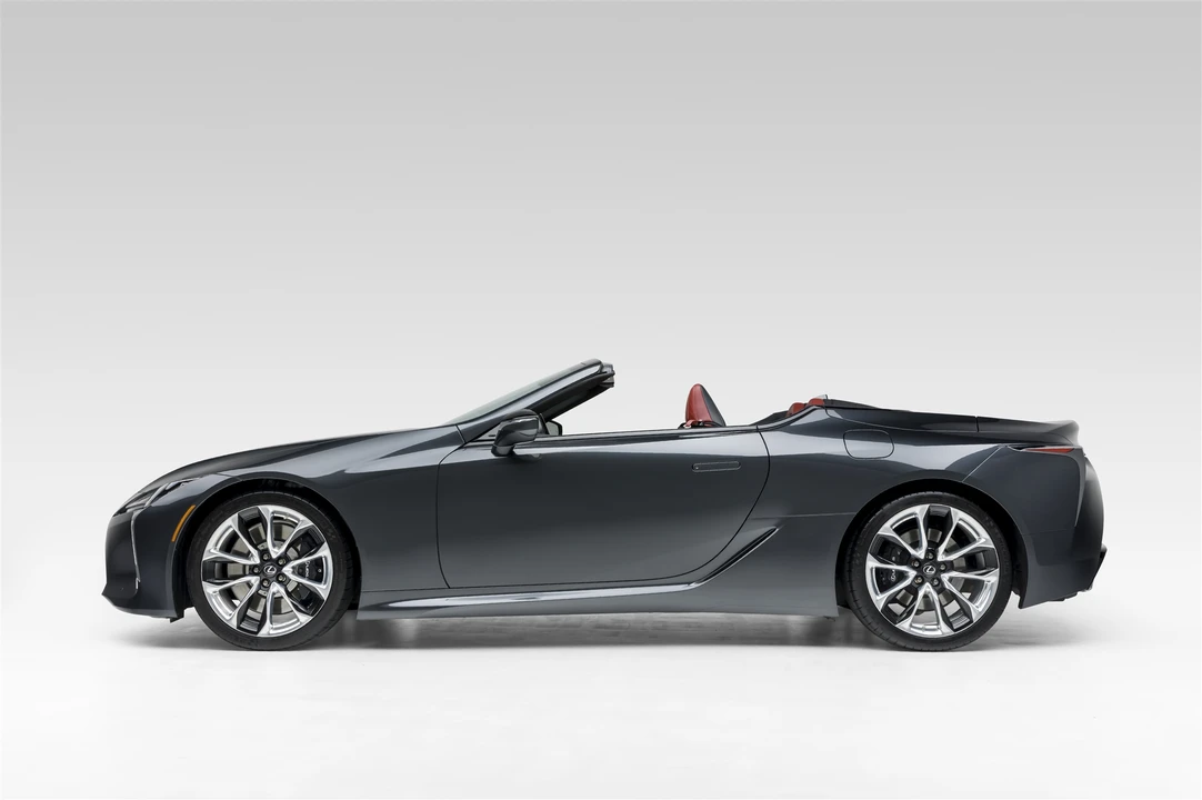 2021 Lexus LC - Image 17 of 31