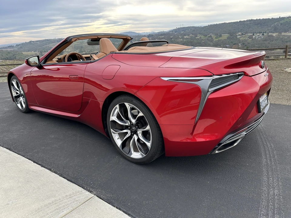 2021 Lexus LC - Image 13 of 31