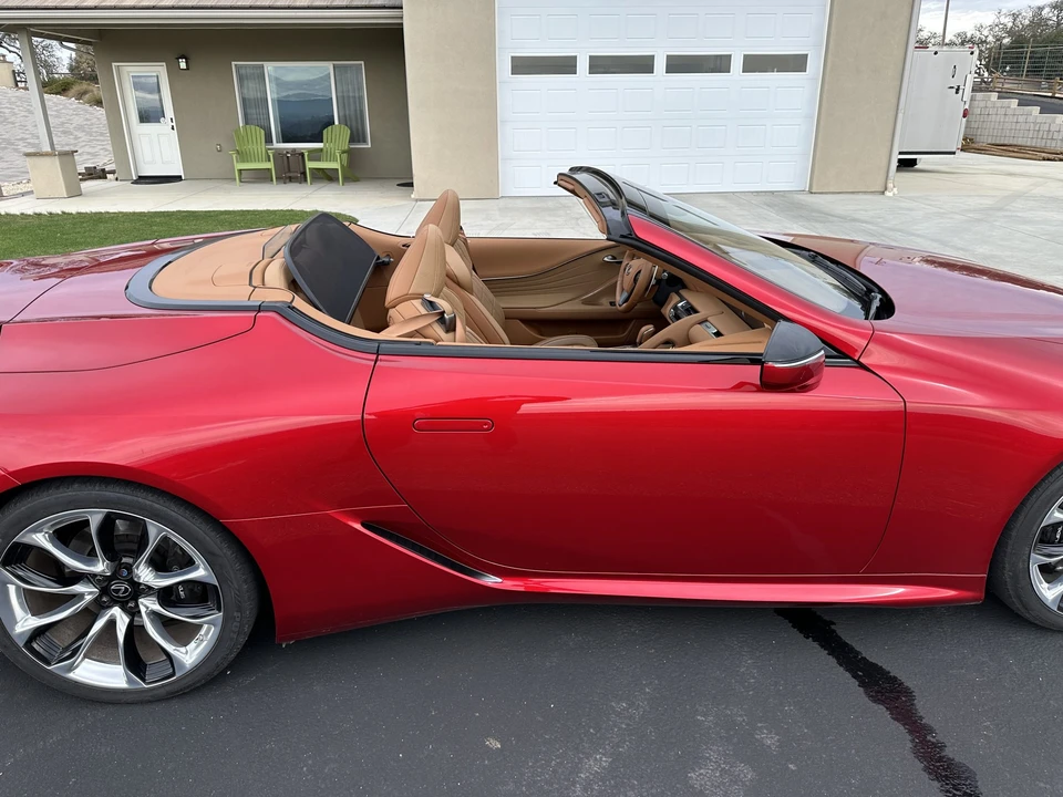 2021 Lexus LC - Image 20 of 31