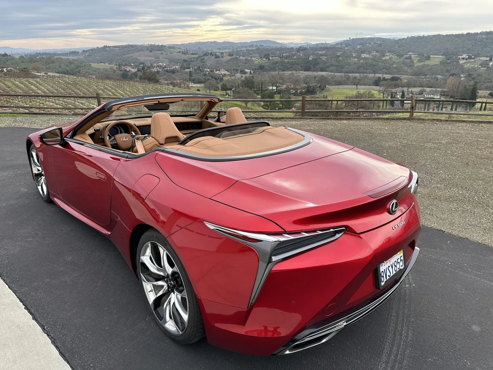 2021 Lexus LC - Image 11 of 31