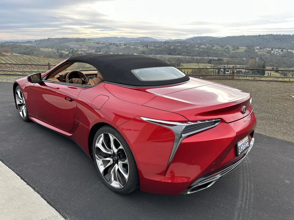 2021 Lexus LC - Image 12 of 31