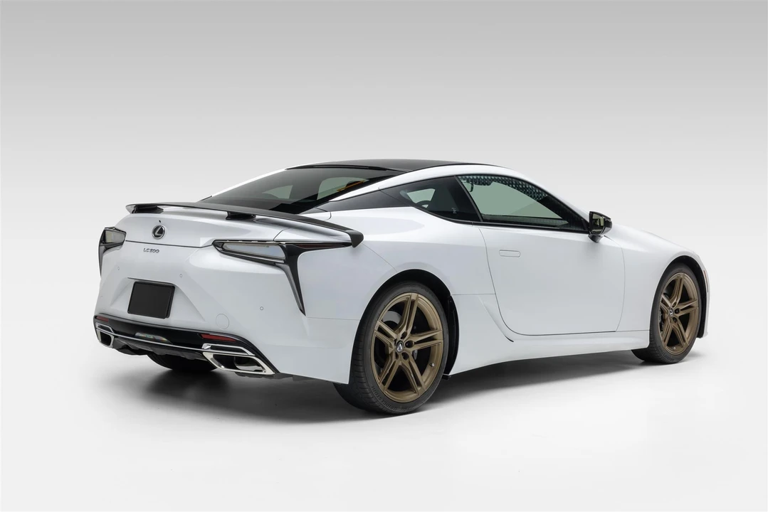 2021 Lexus LC - Image 13 of 31