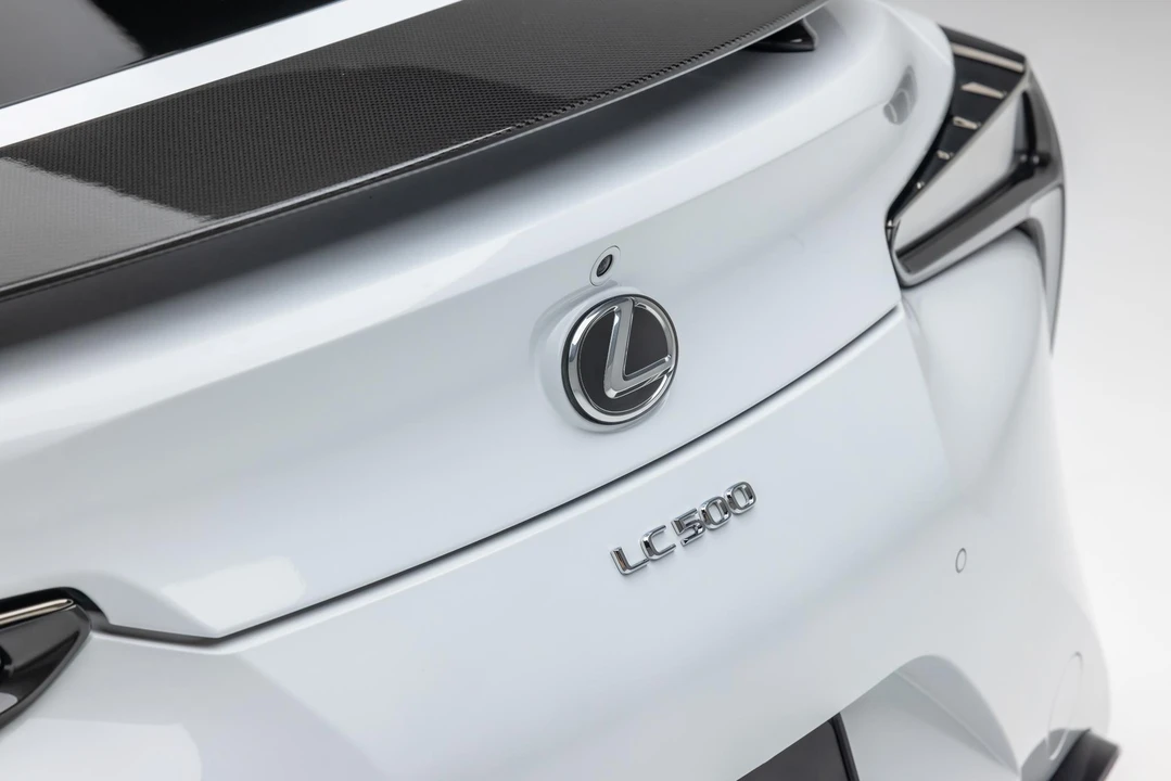 2021 Lexus LC - Image 31 of 31