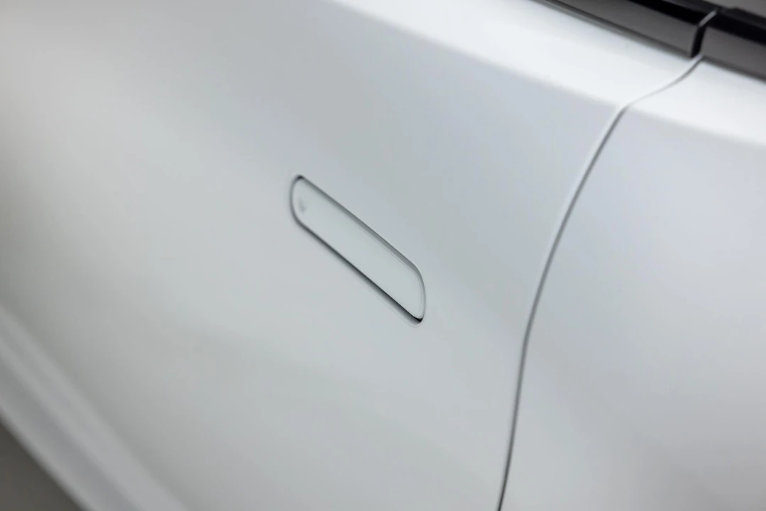 2021 Lexus LC - Image 27 of 31