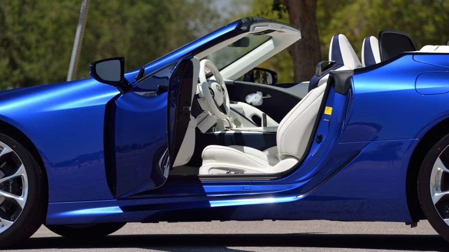 2021 Lexus LC - Image 17 of 31