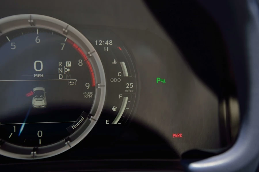 2021 Lexus LC - Image 28 of 31
