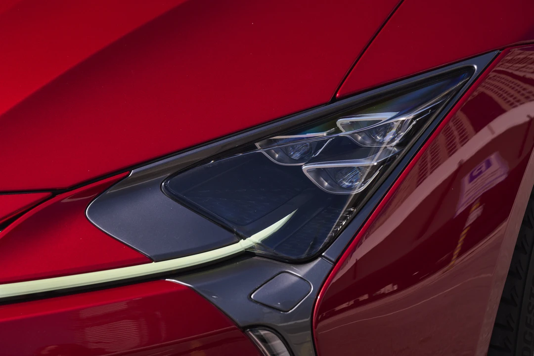 2021 Lexus LC - Image 16 of 31