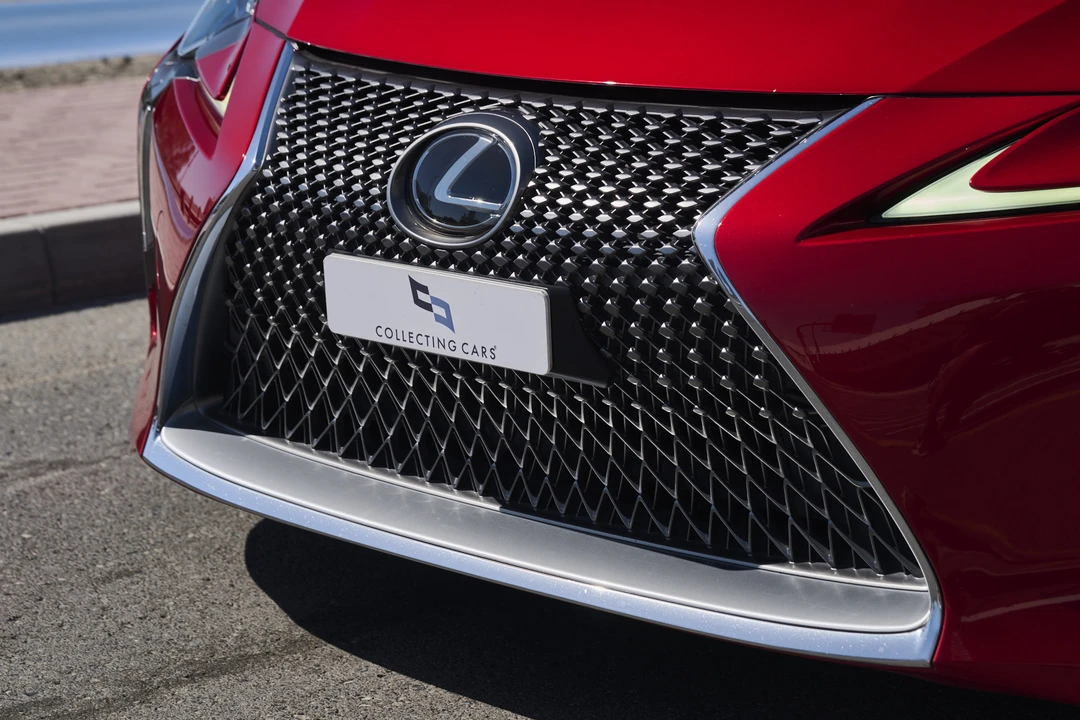 2021 Lexus LC - Image 18 of 31