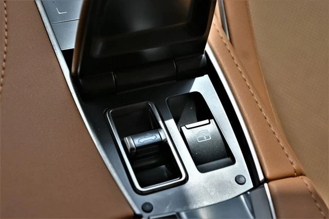 2021 Lexus LC - Image 18 of 21