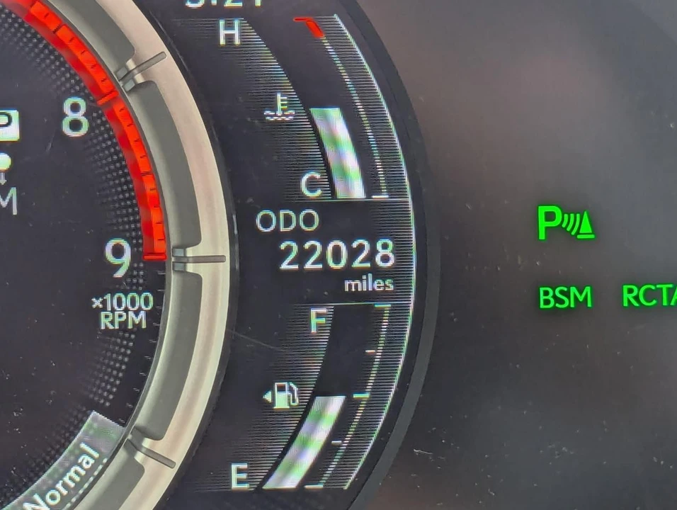 2021 Lexus LC - Image 20 of 31