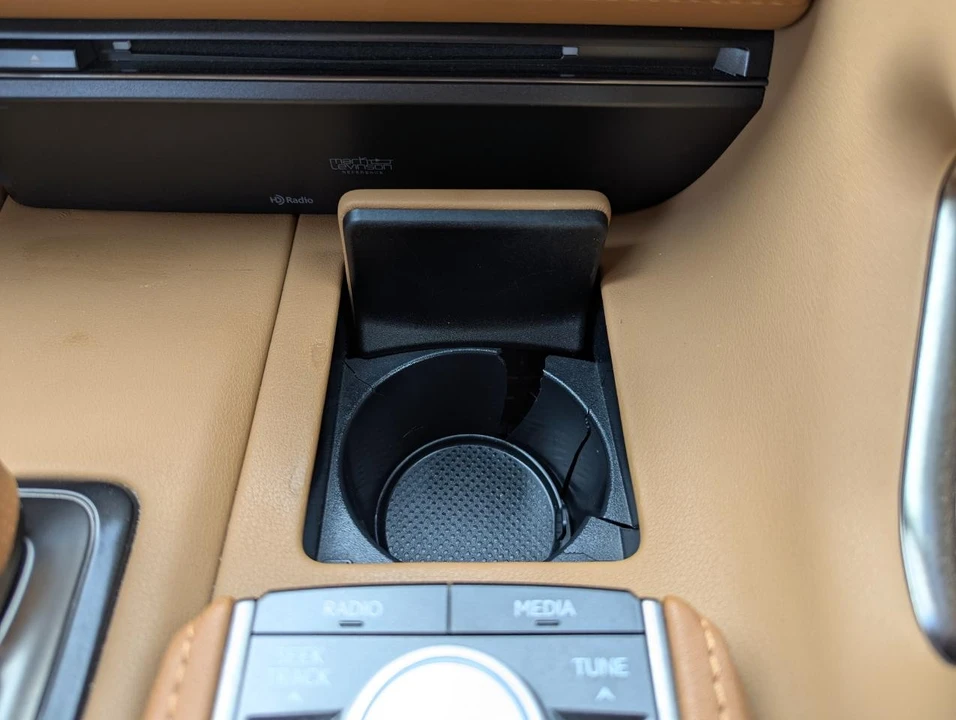 2021 Lexus LC - Image 29 of 31
