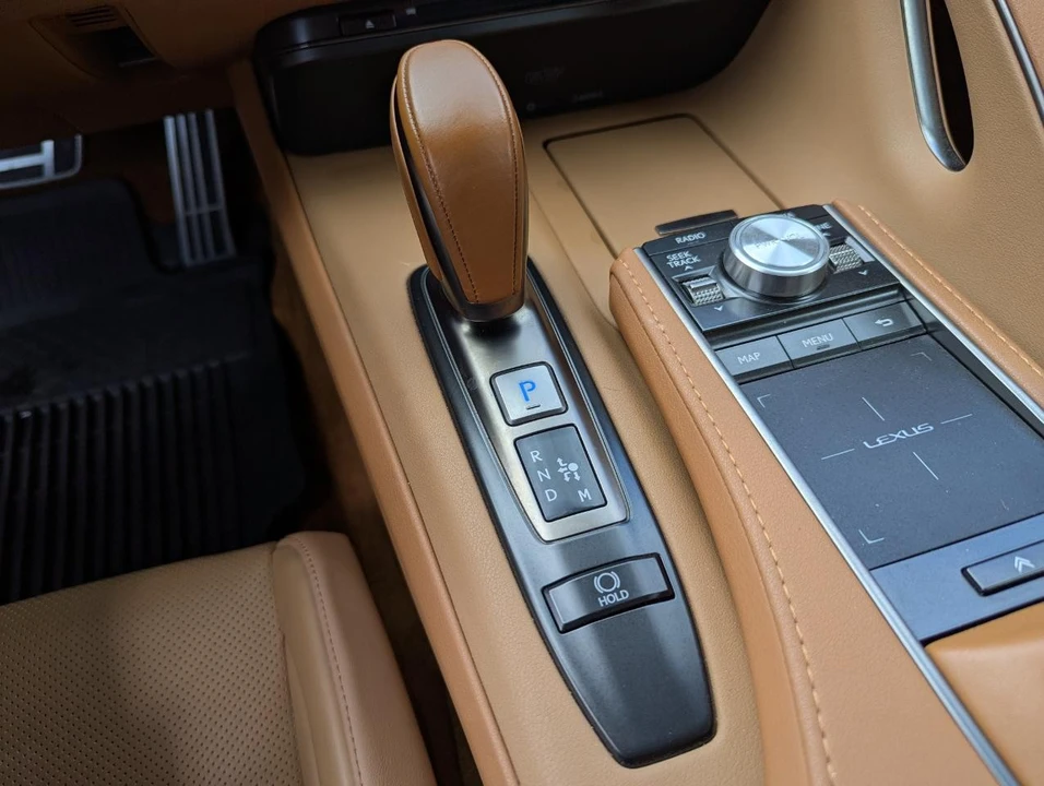 2021 Lexus LC - Image 28 of 31